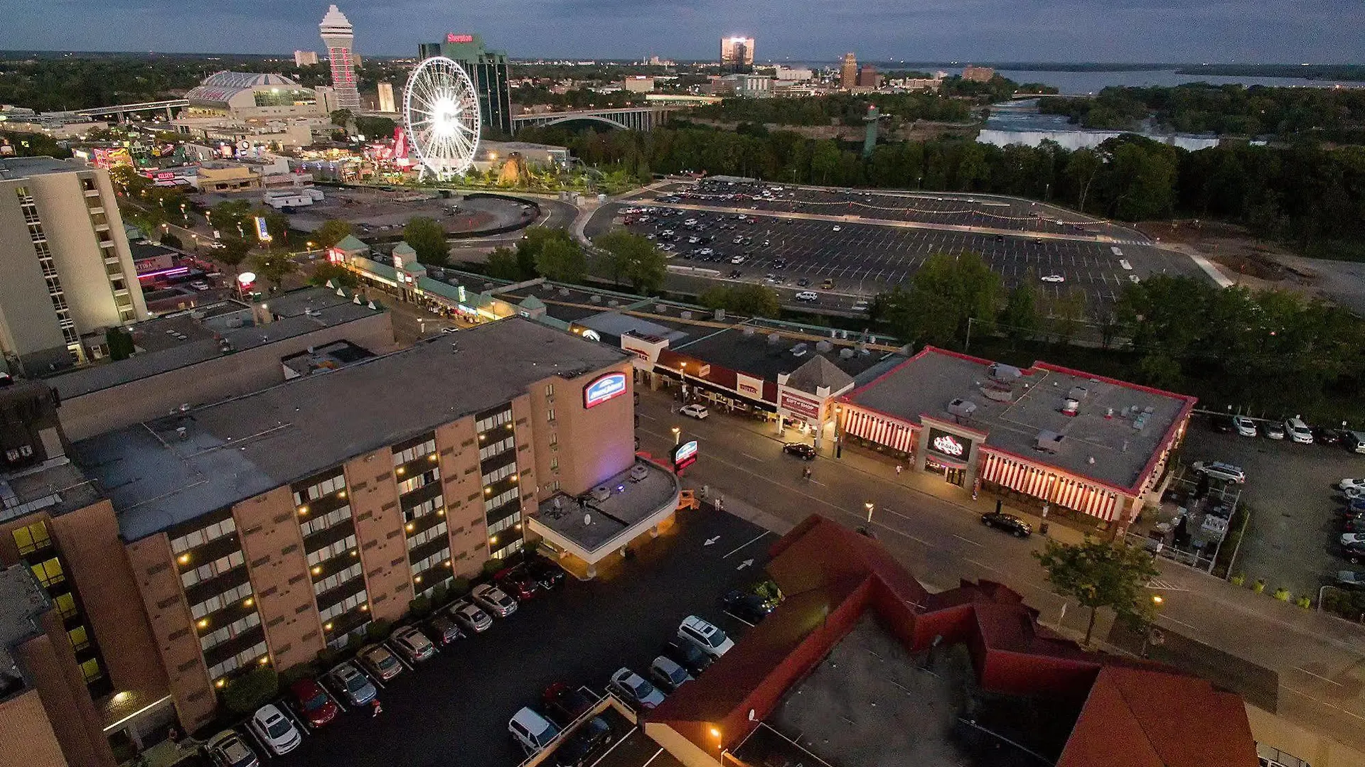 Howard Johnson Plaza By Wyndham By The Falls Niagara-Fälle 3*,