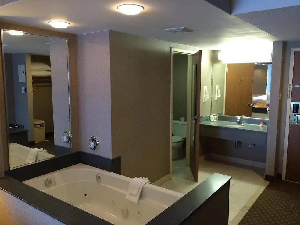 Howard Johnson Plaza By Wyndham By The Falls Niagara-Fälle